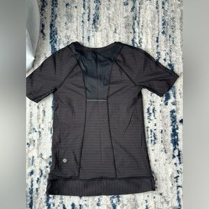 LULULEMON SHORT SLEEVE